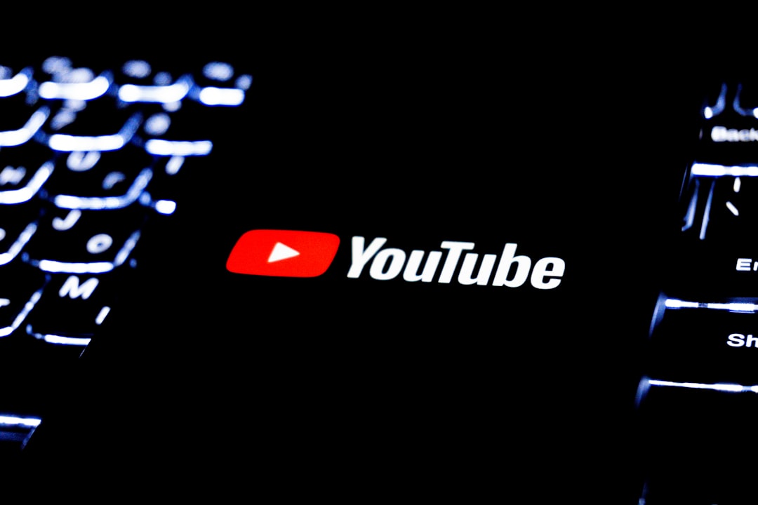 youtube-logo-on-a-dark-keyboard-ruf2mxc67vg